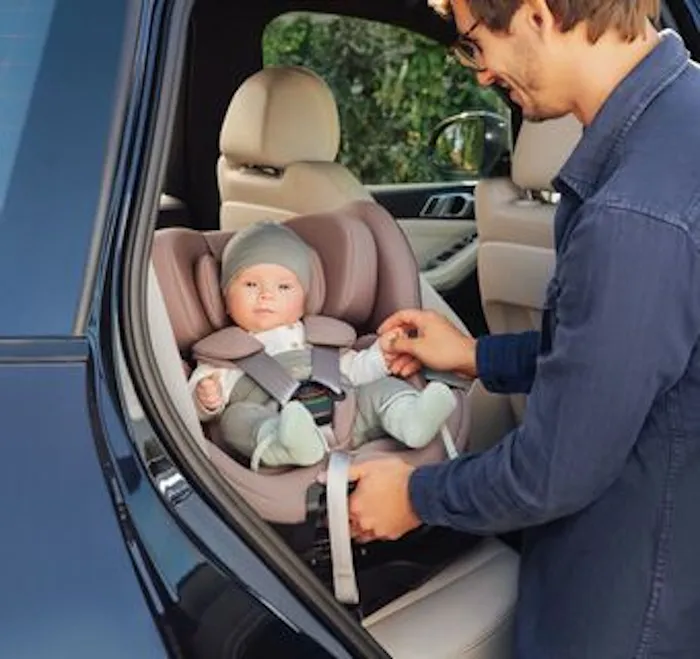 Britax Swivel 360 Car Seat BUCKLE-UP EFFORTLESS